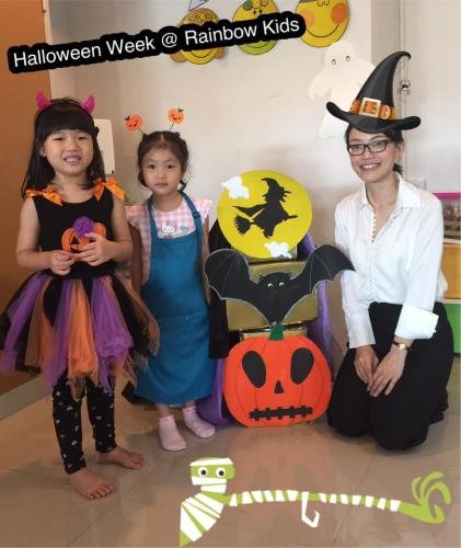 Kru Yui teaching gallery