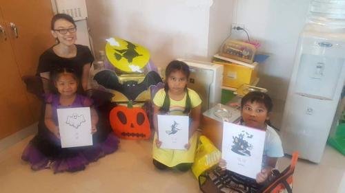 Kru Yui teaching gallery